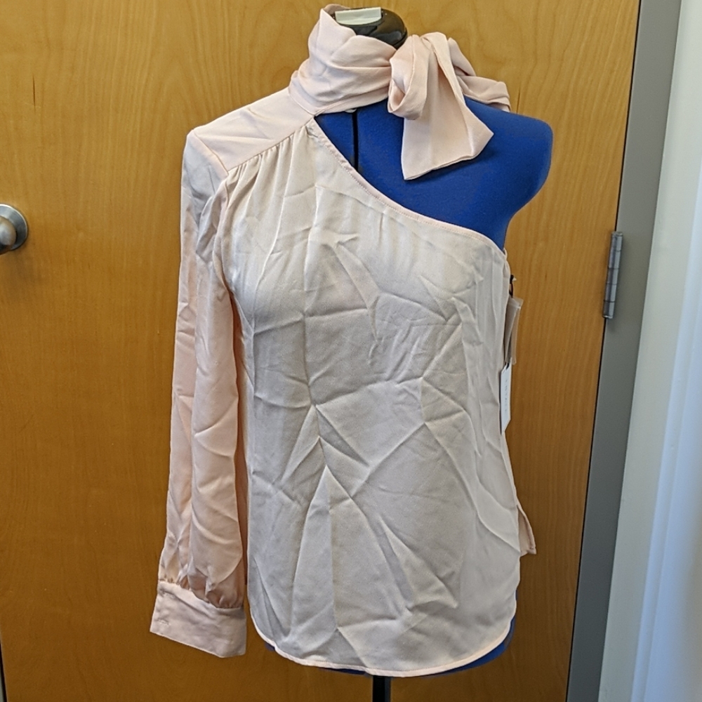 One shoulder top